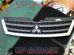 MITSUBISHI
Front grille