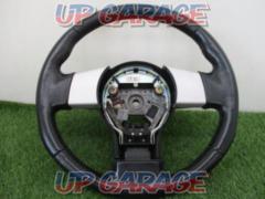 was price cut !!  NISSAN
Fairlady Z / Z 33
Genuine steering