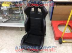 sparco
Sparco
Semi-bucket seat/PV leather
R100
SKY
Sky
<Red stitch>
Reclining bucket seats
Black / Red Stitch