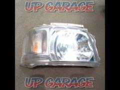Toyota Genuine
200 series Hiace
Headlight
Driver's side only