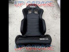 SPARCO
R100
Leather semi-bucket seat
