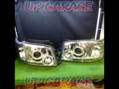 200 series Hiace
Type 1 / Type 2]
Squid rings with projector headlights