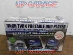 REALLIFER V-700TM
Twin monitor 7 inch DVD