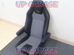 RECARO
LX-F
WL110H
Seat heater
Armrests on both sides