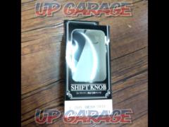 SHIFT
KNOB
Punching leather knob for Hiace 200 series