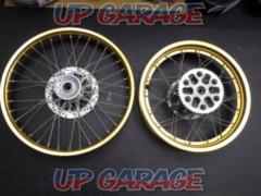 YAMAHA
Genuine front and rear wheel
Selo 250
gold
F
21x1.60
R
18x2.15