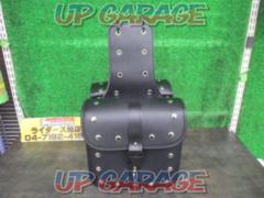 Unknown manufacturer saddle bag
Right and left
Horizontal 26 cm
Height 25cm
Width 12cm