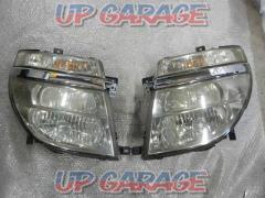 RX2306-3R32
NISSAN genuine
Headlight
Right and left