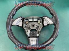 Nissan
E51
Elgrand
Genuine option
MOMO
Leather steering wheel