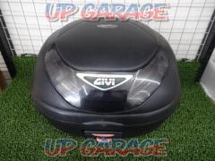 GIVI
Rear carrier box
General purpose
Size: Length 415 x Width 480 x Height 305 mm