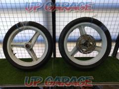 Honda
Wheel front and back set
Stamped 95N
96N
With tire
It seems to be compatible with NSR250