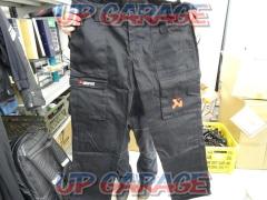 AKRAPOVIC
Akrapovič
Cargo pants
Size: 54
(Waist 108cm x Hips 118cm)