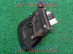 ROUGH &amp; ROAD (Rafuandorodo)
RR9458
F-holster light bag
Black / Brown
Capacity: 0.4 liter
