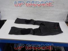 Unknown Manufacturer
Leather pants
Size: Unknown