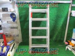 Unknown Manufacturer
Aluminum ladder
Tri-fold type
Total length 180cm width 25cm