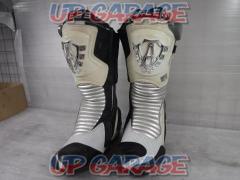 Price Cuts! 20% OFF! Size: EUR37
ARLENNESS
Racing boots