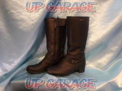 Price cut
Size: Ladies 36 (about 23.5cm)
FORMA
IVORY
Boots
Genuine leather