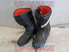 TCX
Racing boots
Black x White
Size: 40