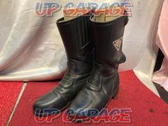 Size: 22.5cm (customer declared size)
Kushitani
Leather boots