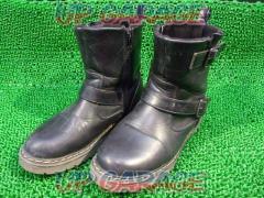 Unknown Manufacturer
24.5cm
Engineer boots (short)
black