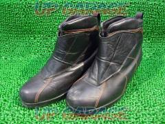 RossoStyleLab
Short boots (leather)
23.0cm
Black / Orange stitch