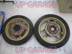 Price cut! KAWASAKI (Kawasaki)
GPZ400
Genuine tire wheel back and forth set