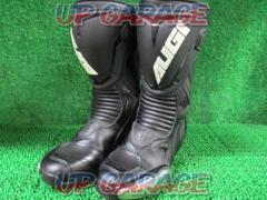 ◆ AUGI
Racing boots
AR-3
Size: 24.0cm