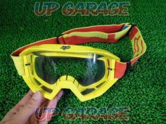 ◆FOX(’Fox)
MX goggles (model number unknown)
yellow & red