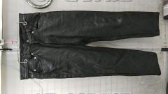Schott
straight
Leather pants
Size: 30 inches