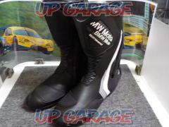 It's cheaper!!!
BMW
sport dry
Racing boots