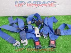 ○ The manufacturer has fallen the value unknown
4-point harness