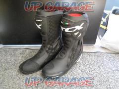 TCX
7655
RT-RACE
Racing boots
EU43
Equivalent to 26.5-27cm