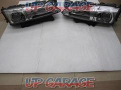 S14
Silvia late genuine headlight
Right and left