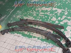 Toyota genuine
Land Cruiser
(70 series
resale)
Rear leaf spring
Right and left
