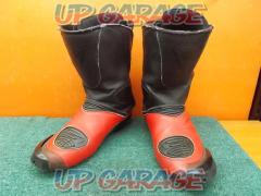 Price reduced! Size: 26.5cmDAINESE
Racing boots
/DAXIAL
CONTROL