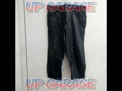Translation
Size: 42
Unknown Manufacturer
Leather pants