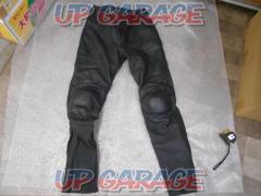 Rookie
Leather
Leather pants