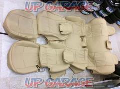 Clazzio (Kurattsu~io)
Seat Cover
ivory
Porte