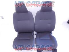 TOYOTA genuine
Reclining seat
Right and left