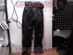Unknown Manufacturer
Riding Leather Pants
Size: 28 (S)