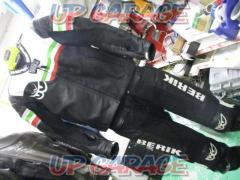 ◆ BERIK (Berwick)
Separate racing suit