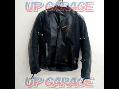 Wakeari
Size: L
FREExFREE
Half fake leather jacket