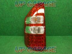 TOYOTA on the left
Noah: 70 series
Late version
Genuine
LED tail lens