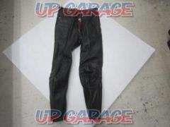 KUSHITANI
Leather pants
W05126