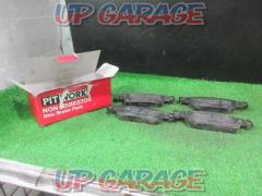 PIT
WORK (pit work)
V36 series Skyline
Genuine equivalent brake pads
Front
(AY040-NS143)