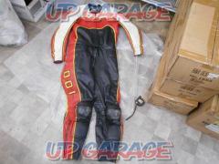 KUSHITANI
Separate racing suit