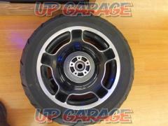 HarleyDavidson
Genuine tire wheel
FLHX
Street Glide
08 ’