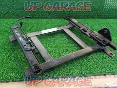 Price reduced!ARACO
WEDS
Bottom fastened seat rail
Accord (E-CD4 type) passenger side
