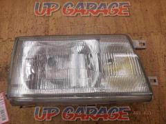 □We have further reduced the price!Right side only NISSAN
Genuine headlight