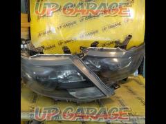 and [it was] price cut manufacturer unknown
Nissan
Serena C25 genuine inner black processing headlight